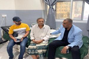السلطة المحلية بعدن توجه بالتكفّل بنفقات علاج الباحث نجمي عبدالمجيد