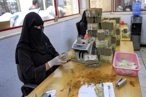 رؤوس الأموال تهرب من اليمن... مغادرة 5 مليارات دولار من البلاد خلال آخر عامين فقط
