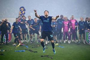 احتفالات صاخبة في ميلانو بعدما أن تمكن الإنتر من حسم لقب الدوري الإيطالي