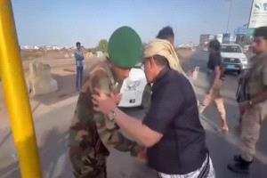 في أول أيام عيد الأضحى.. الحالمي يزور النقاط الأمنية في العاصمة عدن ويتبادل التهاني مع أفراها