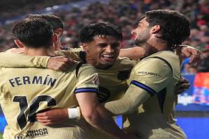 برشلونة يكسر صمود أوساسونا ويلامس لقب الليجا