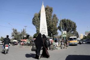 الحوثيون يعيدون تشكيل القضاء ويضيّقون على النساء
