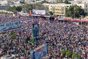 حشود غير مسبوقة .. بدء فعاليات مليونية التفويض في العاصمة عدن