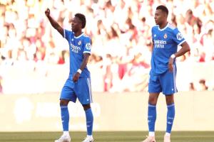 فينيسيوس يمنح ريال مدريد فوزا صعبا أمام إشبيلية