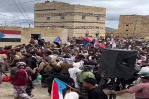 شاهد بالفيديو: حشود يافعية تصل مهرجان القارة وسط هتافات تضامنية مع الرئيس الزُبيدي 