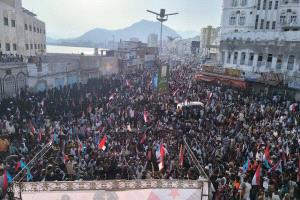 صور - انطلاق فعالية التفويض الشعبي في المكلا بحضور جماهيري حاشد