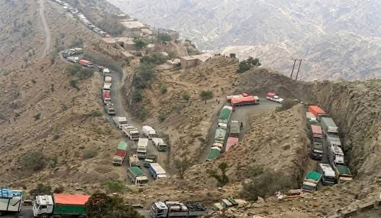 الحوثيون يفجرون عبّارة رئيسية في هيجة العبد ويقطعون طريق تعز - عدن