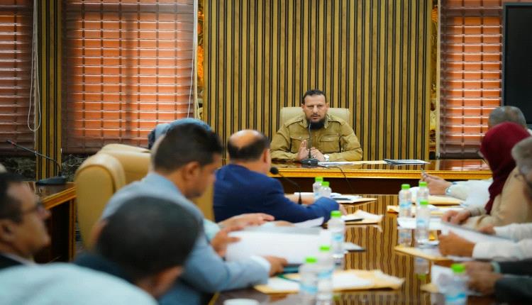 المكتب التنفيذي بالعاصمة عدن يستعرض تقارير الأداء لعدد من المكاتب ويؤكد تعزيز التنسيق للحفاظ على الاستقرار