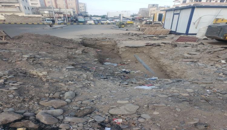 استياء واسع في القطيع بعدن جراء الإغلاق المتكرر للطريق الرئيسي 