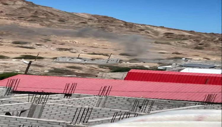 طائرات مسيرة تقصف منزل في هضاب المكلا وصوت الإنفجارات يهز المدينة صورة 