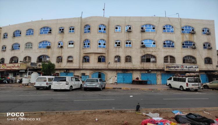 سكن طلاب شبوة في عدن.. حين يصبح الماء والكهرباء عائقًا أمام الحلم
