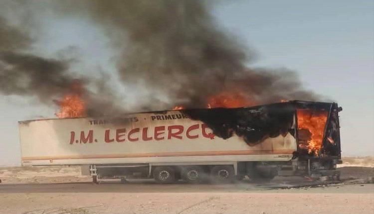 حريق مفاجئ يلتهم مقطورة شمال عتق.. ومصادر تكشف السبب