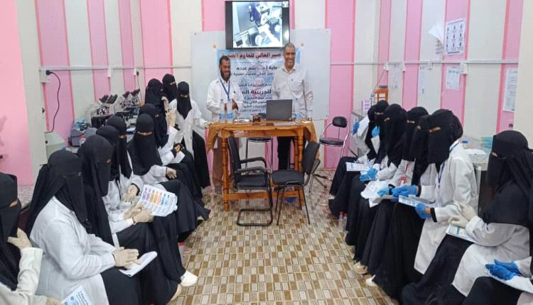 دورة تدريبية مكثفة حول التطبيق العملي في كيفية تحضير عينة أنسجة في معهد صبر العالي للعلوم الصحية بلحج