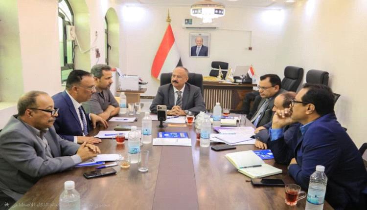 اجتماع بعدن يقيم مستوى الإلتزام بقرار إغلاق منافذ التهريب وتنظيم عمل المنافذ البحرية