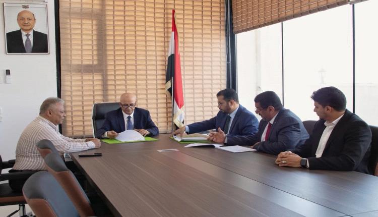 التوقيع على اتفاقية تنفيذ عدد من المشروعات لتعزيز أنظمة المياه في مدينة تعز 