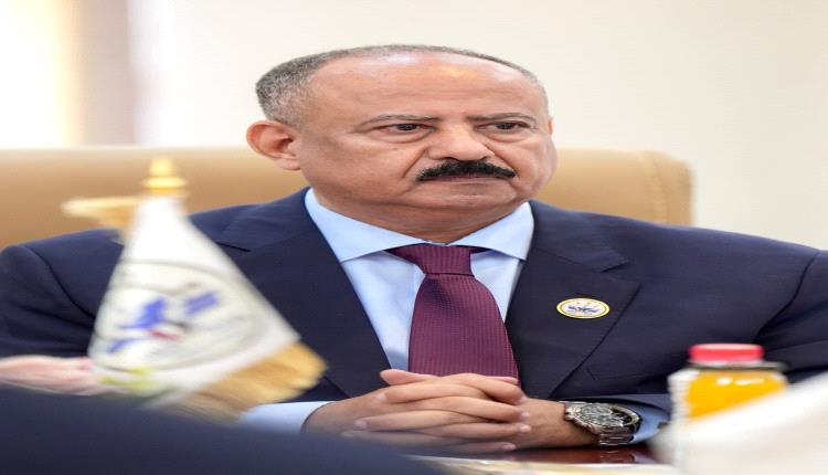 وزير النقل يؤكد مواصلة الحكومة عملها من عدن رغم الهجوم الصاروخي الحوثي