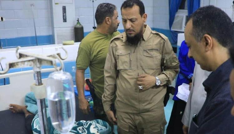 المحافظ شيخ يتفقد مطار عدن الدولي عقب الاستهداف الصاروخي الحوثي ويوجه بإيواء المسافرين