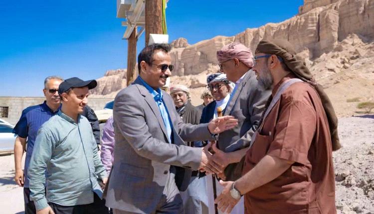 في أول دوام رسمي بعد عودته من الخارج المحافظ ابن الوزير يدشّن مشروع مياه قرى خليفة