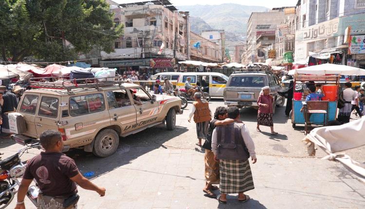 تعز بين القصف والحصار ومخاوف الانزلاق إلى كارثة إنسانية

