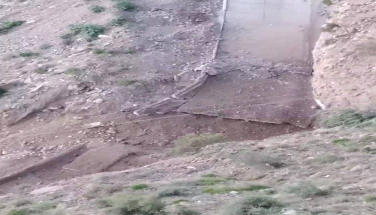 الحوثيون يستهدفون عبّارة هيجة العبد.. ووزارة النقل تحذر من تداعيات إنسانية واقتصادية