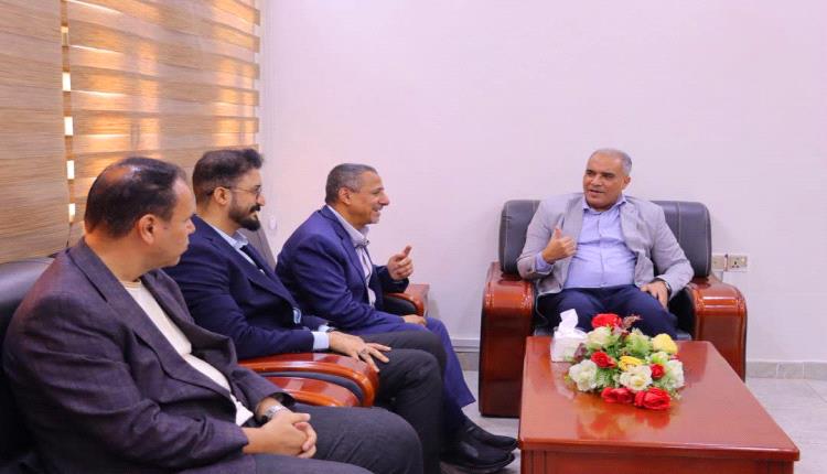 وزير التربية والتعليم يبحث مع رئيس مجلس إدارة مجموعة بازرعة سبل دعم العملية التعليمية
