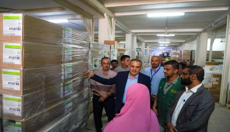 وزارة الصحة تتسلم شحنة أدوية مقدمة من مركز الملك سلمان للإغاثة لتعزيز الاستجابة للطوارئ الصحية
