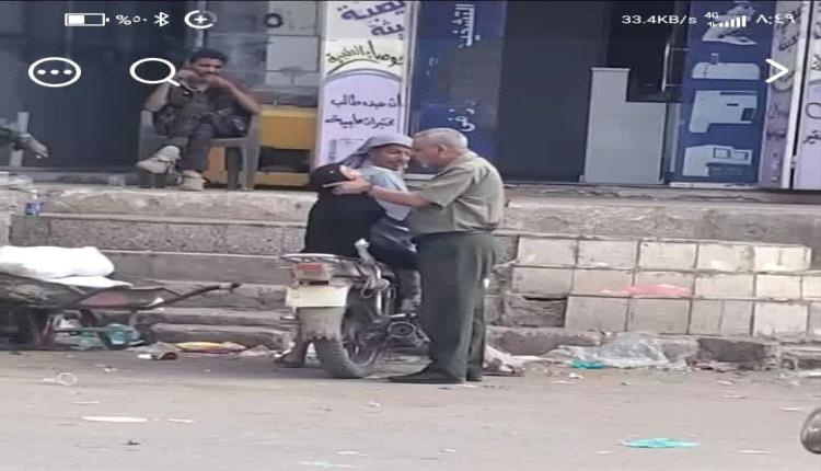 مشهد إنساني يوثق أخلاق مهنة الطب
