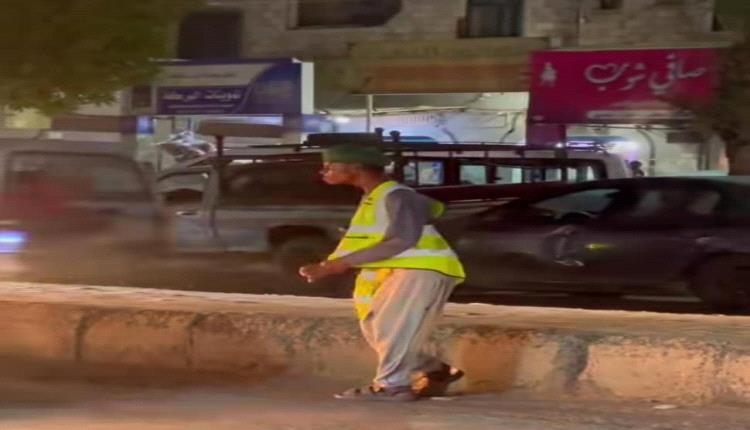 مواطن معاق يثير الجدل بالعاصمة عدن 