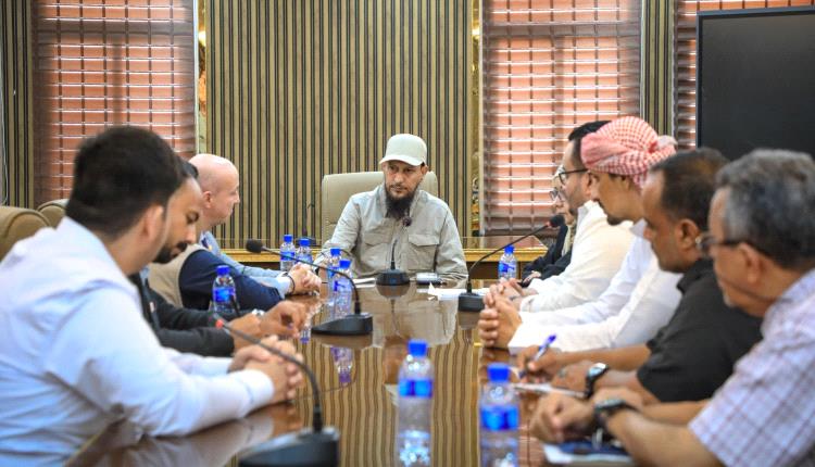 مع تجاوز النازحين 46 ألفًا.. محافظ عدن يطالب الأمم المتحدة باستجابة عاجلة لمواجهة تداعيات التصعيد الحوثي