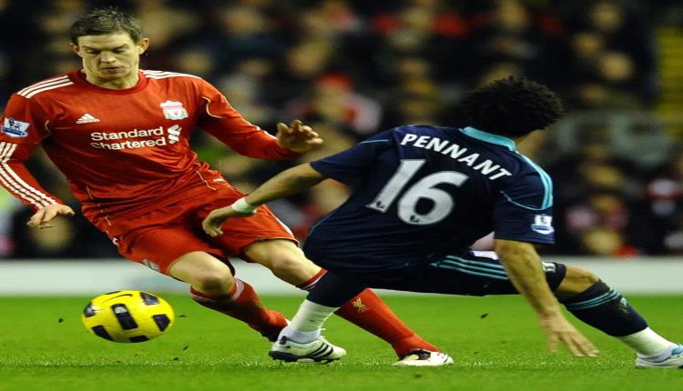 كلب ينهش ساق لاعب ليفربول السابق: 50 غرزة وجراحة تجميلية!