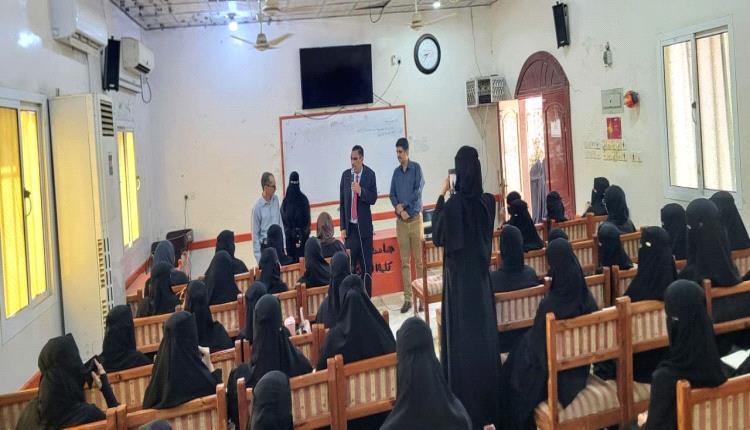 كلية اللغات بجامعة عدن تؤهل طلابها عمليًا لاقتحام سوق التجارة الدولية