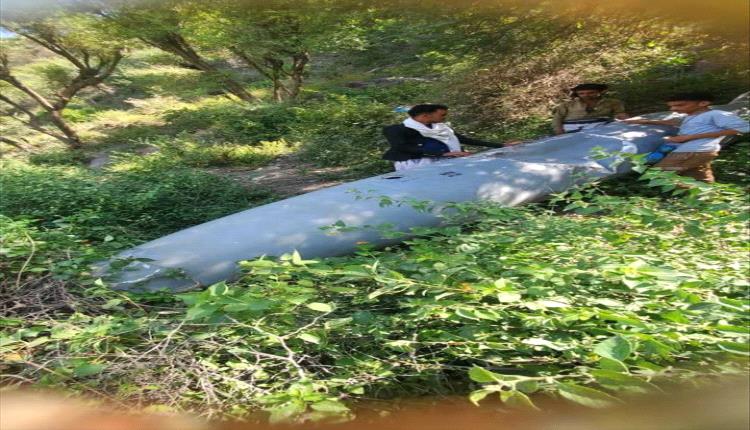 سقوط ثلاثة صواريخ حوثية عقب إطلاقها بمديرية ماوية في تعز (صور)