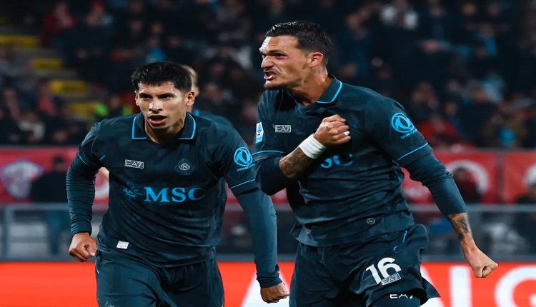 نابولي يعود إلى طريق الانتصارات في الدوري الإيطالي برباعية أمام مونزا