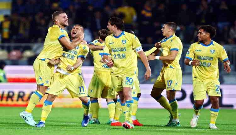 «الدوري الإيطالي» فروسينوني يكتسح ليتشي بخماسية ويصعد إلى المركز السادس