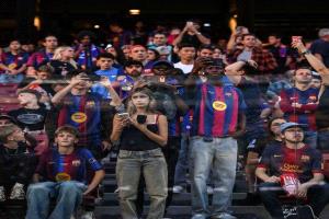 الكلاسيكو تحت تهديد الإضراب.. وبرشلونة يستعين بنموذج ريال مدريد لإنقاذ الموقف