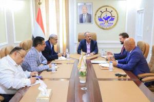 وزير النقل يبحث مع شركة "فالار" الأمريكية ترتيبات المرحلة الثانية لمشروع تعزيز أمن الطيران المدني