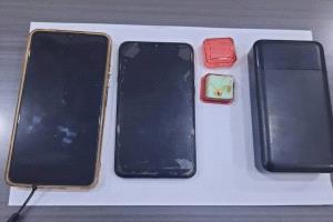 عدن.. شرطة بئر فضل تضبط متهمًا وتستعيد ذهبًا وهواتف مسروقة