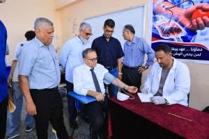 جامعة عدن تنظم حملة للتبرع بالدم دعمًا للمرابطين في الجبهات