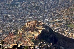 دعوة لأبناء  تعز لقطع الطرقات بإحراق الزيوت لإعاقة أي تقدم حوثي تجاه المدينة 