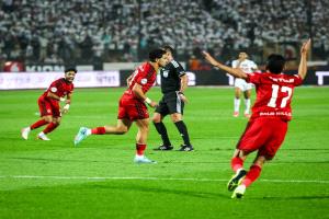 الأهلي يقهر الزمالك بثنائية نظيفة ويقفز لصدارة الدوري المصري مؤقتا