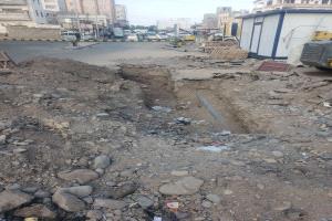 استياء واسع في القطيع بعدن جراء الإغلاق المتكرر للطريق الرئيسي 