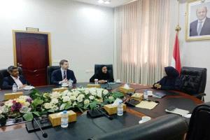 تعزيز دور المرأة في السلام وصنع القرار وأوضاع النازحات تتصدر مباحثات في عدن