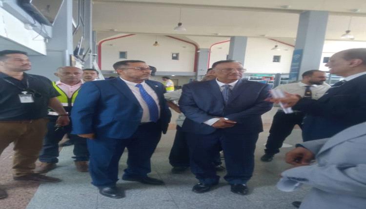 رئيس مصلحة الجمارك يدشن رسميًا العمل بمبنى جمرك مطار عدن الدولي
