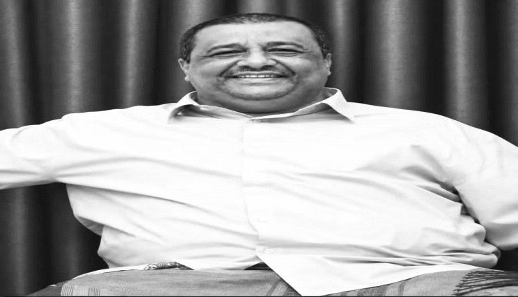 المحافظ الحالمي يعزي بوفاة الشيخ عيدروس صالح العيسي 
