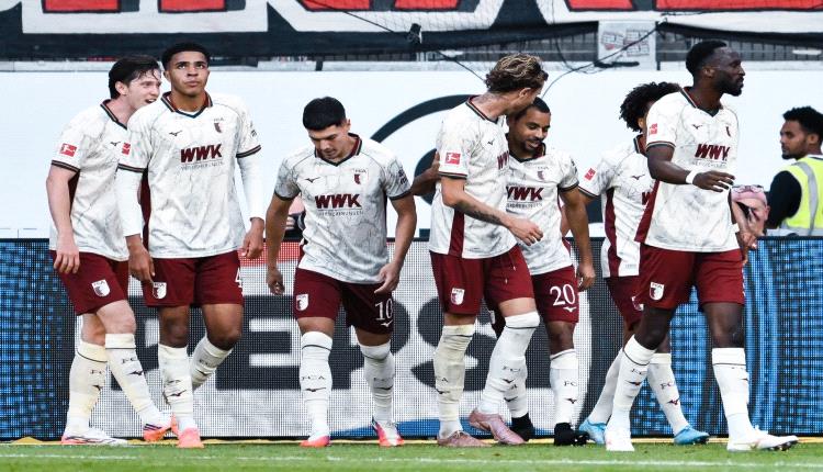 «البوندسليغا» أوغسبورغ يكتسح فرانكفورت ويتصدر... وسقوط قاسٍ لهامبورغ