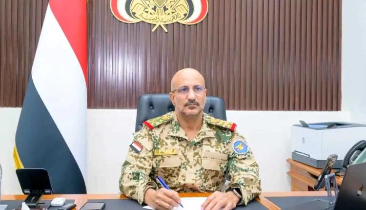 اختراقات حوثية تغيّر المشهد.. طارق صالح ينقل مركز القيادة جنوب المخا
