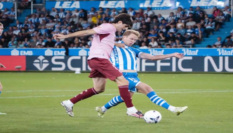 «الدوري الإسباني» التغيير الفني يؤتي ثماره... فالنسيا يهزم ألافيس بملعبه