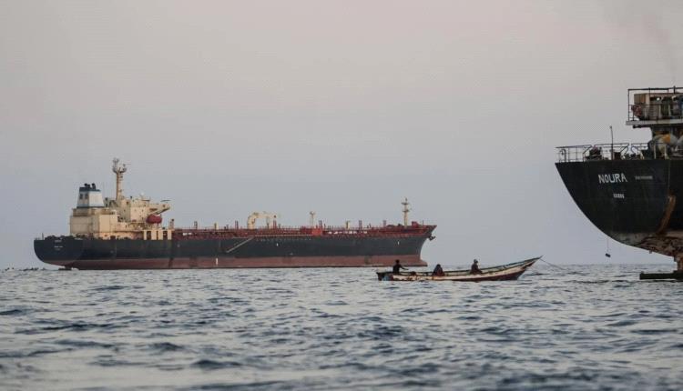 تقرير: الحوثيون يحفرون خنادق قرب باب المندب ويلغمون البحر
