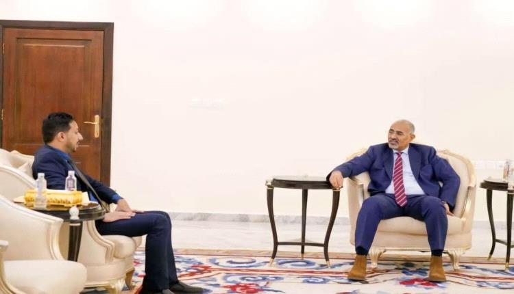 مسؤول حكومي يقدم إستقالته إلى الرئيس الزُبيدي 