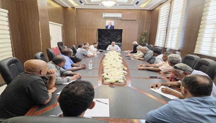 الخدمة المدنية تناقش استكمال العلاوات وتطوير العمل الإداري في عدن